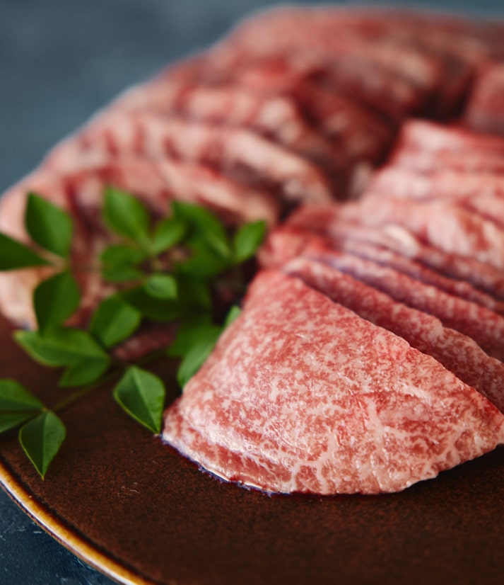 存在感ある肉の味わい 石垣牛 
贅沢盛合せ（焼肉用）サムネイル