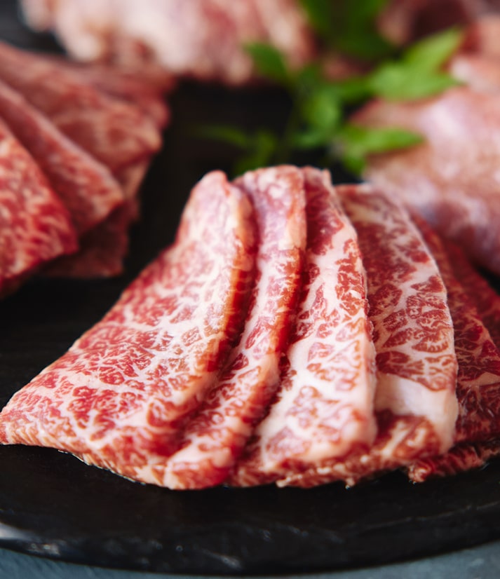 存在感ある肉の味わい 石垣牛 
贅沢盛合せ（焼肉用）サムネイル